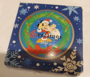 Adorno de Navidad exclusivo de Mickey Mouse temporada saludos (1997) de los parques de Disney - Imagen 1 de 3