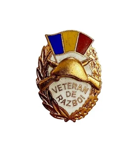 Romania WW2 Veteran Order Badge Enamel Gold Pin Flag Helmet War Hero Award - Picture 1 of 3