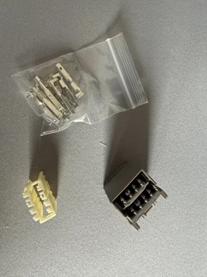 Enchufe de interfaz de vehículo personalizado Ford Transit conversión cámper furgoneta cargador derramado Foto 1 de 4