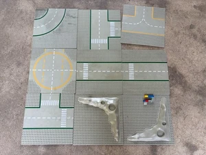 VINTAGE LEGO BASE PLATE SPACE MOON LANDING PAD /ROAD 32x32 STUDS GREY YELLOW - Picture 1 of 3