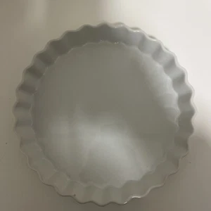 "Plato para hornear Quiche de cerámica vintage de 9"" festoneado sin marca excelente estado" - Imagen 1 de 6