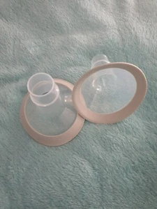 Medela Freestyle-Spare Part- Breast Shields 2pcs × 27 mm(used) - Picture 1 of 4