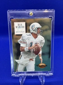 🔥1994 SkyBox Premium #90 Dan Marino Great Condition!! One Touch Included! - Picture 1 of 4