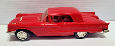 VINTAGE AMT 1960 FORD THUNDERBIRD 2-DOOR HARDTOP FRICTION PROMO CAR - Image 1 of 4