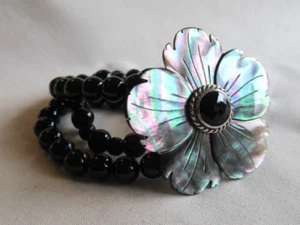 STERLING SILVER CARVED SHELL ONYX BEADED ELASTICATED BRACELET 925 49.92g (12503) - Picture 1 of 8