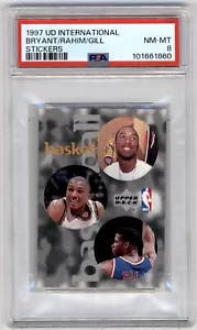 1997 Upper Deck International Sticker Kobe Bryant/Rahim/Gill PSA 8 - Bild 1 von 2