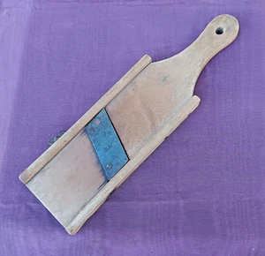 Antiker primitiver kleiner Gemüseschneider aus Holz - Bild 1 von 4