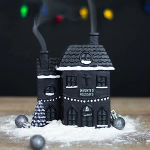 HAUNTED HOLIDAY HOUSE INCENSE CONE BURNER - Brand New & Boxed - Picture 1 of 4