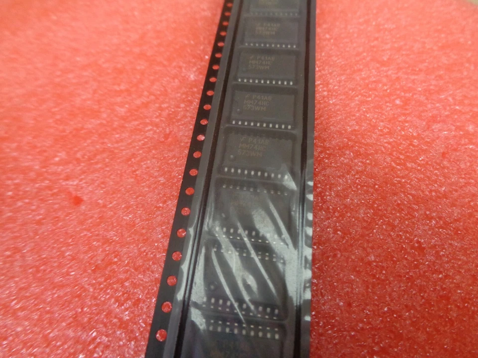 2 x MM74HC573WM 3-STATE Octal D-Type Latch Fairchild SO-20 2pcs