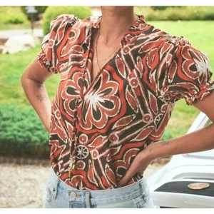 ~Selten The Odells Med Boho Top V-Ausschnitt Bindeband Rüschen kurz Ballonärmel braun rost - Bild 1 von 16