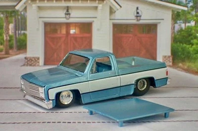 Hot Rod 1987 Chevrolet 1500 C-10 5.7L V8 Short BoxXx escala 1/64 edição limitada Z - Imagem 1 de 4