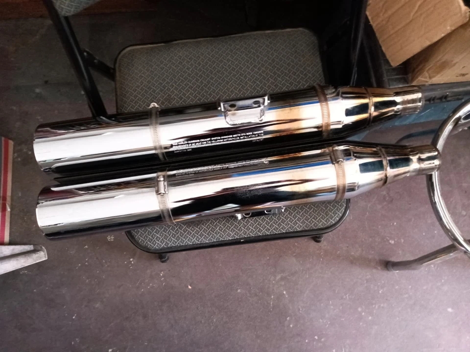 2018 Harley Davidson Street Bob 排气适用于 107 Milwaukee 发动机 Fx1746/1868  — 第 1/2 张图片