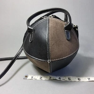 Borsa a tracolla Sondra Roberts piccola vegan in pelle 2 toni nera marrone chiaro tweecore - Foto 1 di 14