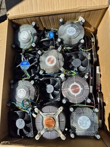 90 Stück CPU -PC Kühler Konvolut defekt, Kupfer Aluminium, Rohstoff ca.18,5 kg - Bild 1 von 3