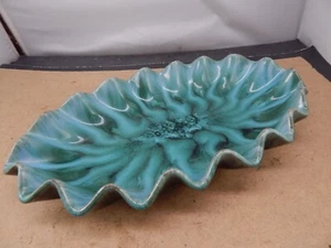 Mid-Century Modern BLUE MOUNTAIN POTTERY Canada CLAMSHELL SERVING BOWL - Picture 1 of 6