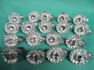 18 Stück Clip-On Kerzenhalter Christbaumschmuck Silber Tannenzapfen Clips - Bild 1 von 4