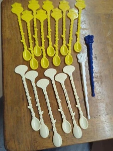 Vintage Seagrams Swizzle Sticks Lot of 17 - 7 Crown (2), Golden Gin (6), & VO(9) - Picture 1 of 7