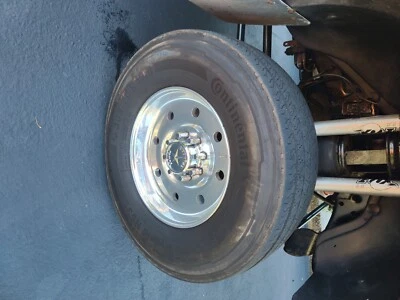 305/70/19,5 conti hybird hs3 montado sobre ruedas American Force.cuatro Foto 1 de 2