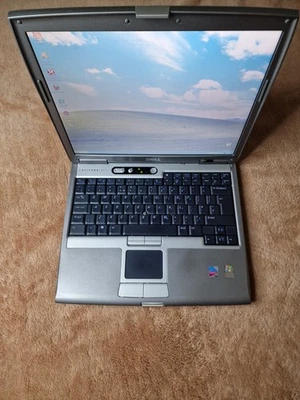 Dell Latitude D610 Laptop Pentium M 1.73GHz 40gb HDD 512mb Ram 14" Power On Test - Image 1 of 4