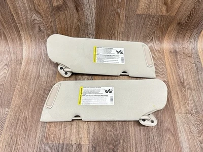 Camioneta pickup Chevy Silverado 2003-2006 con parasol del lado del conductor para pasajeros 1500 2500 Foto 1 de 4