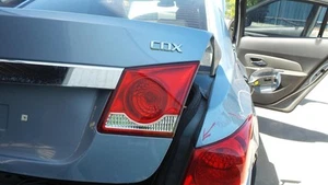 HOLDEN CRUZE JG-JH 05/09-2017 REAR BOOTLID LAMP RIGHT HAND SIDE SEDAN - Picture 1 of 12