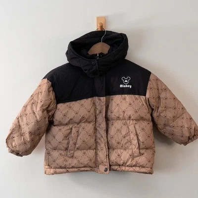 Coleccionable Disney 100 Mickey Mouse Plumón Chaqueta Marrón Negro Con Capucha 4–5T Foto 1 de 4