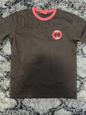 Camiseta Gucci 1921 negra y roja para hombre talla pequeña Foto 1 de 4