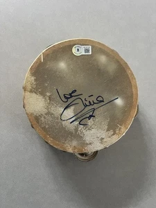 Pandereta firmada autografiada por Olivia Newton-John Beckett certificado de autenticidad Grease Music - Imagen 1 de 6