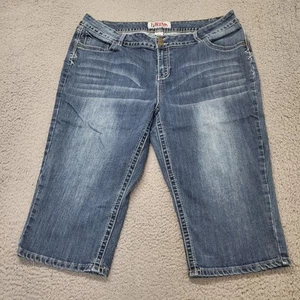 1st Kiss Shorts Women’s Size 22 Jeans Stretch Denim Blue Embroidered Distressed - Picture 1 of 13