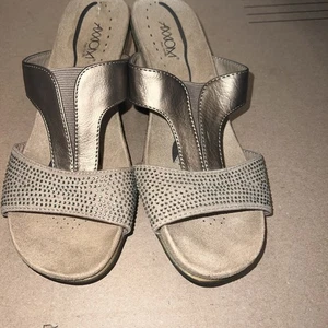 Womens Size 8M Axxiom Bronze Low Wedge Heel Slide Sandals - Picture 1 of 9
