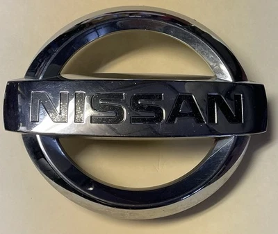 Nissan Altima 2007-2013 emblema de parrilla delantera 62890-JA000 Foto 1 de 3