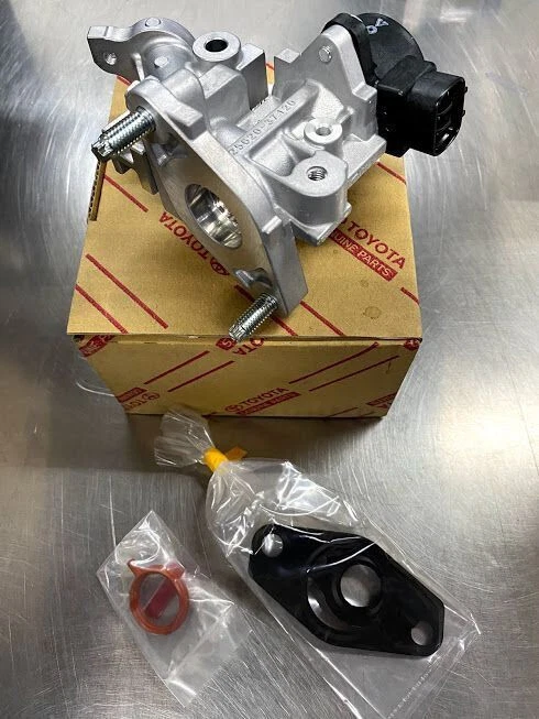 Genuine OEM Toyota Lexus 25620-37120 EGR Valve Assy 2010-15 Prius 2011-17 CT200h - Image 1 of 1