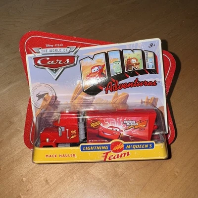 Disney Pixar World of CARS Mini Aventuras Rayo McQueen's Team ¡MACK HAULER! Foto 1 de 3