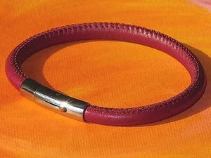 Mujer / Hombre 5mm Rojo Cuero de Napa & Acero Inoxidable Pulsera - Picture 1 of 3