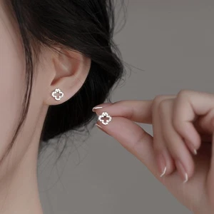 925 Sterling Silver Crystal Saturn Stud Earrings Jewellery Womens Girls Gifts UK - Picture 1 of 6