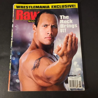 Revista WWF Raw Wrestlemania noviembre 2001 The Rock Dwayne Johnson con póster Foto 1 de 4