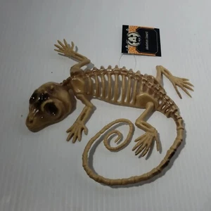 NUEVO Halloween Lagarto Esqueleto Halloween Decoración Gecko Camaleón Dinosaurio Gator - Imagen 1 de 4