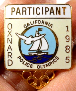 Vintage 1985 Oxnard California Policía Juegos Olímpicos Participante Solapa Pin Velero - Imagen 1 de 2