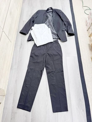 Traje de niño Calvin Klein - usado una vez para una talla formal 16 Foto 1 de 4