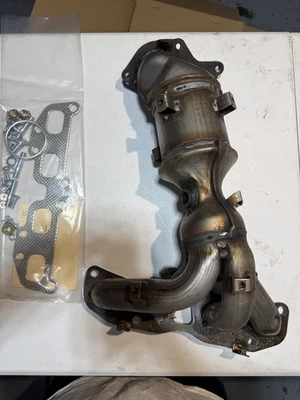 Nissan Altima 2007-2013 sedán 2,5 L 4 cilindros nuevo colector de escape con convertidor Foto 1 de 4