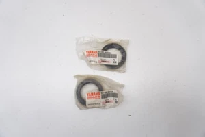 Paquete de 2 sellos de aceite para buje trasero Banshee Blasster OEM 93106-42026-00 Yamaha H2 - Imagen 1 de 3