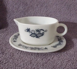 Vintage Pyrex Old Town Blue Onion Gravy Sauce Boat and Under Plate 77B & 77-U - Picture 1 of 8