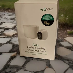 Arlo 1 Wire-Free HD Security Camera CR123 Battery Wifi - VMS3130 - Picture 1 of 3