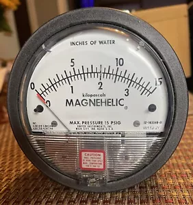 Dwyer W11J JY Magnehelic Differential Pressure Gauge 0 to 15 PSIG - Picture 1 of 5