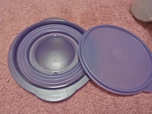 Tupperware Coperchio Piatto Fuori Colore Blu Fumè Nuovo Set di 2 - Foto 1 di 2