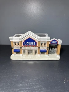Lowe's Santa's Best Christmas Village 65th Anniversary Edition beleuchtetes Gebäude - Bild 1 von 8