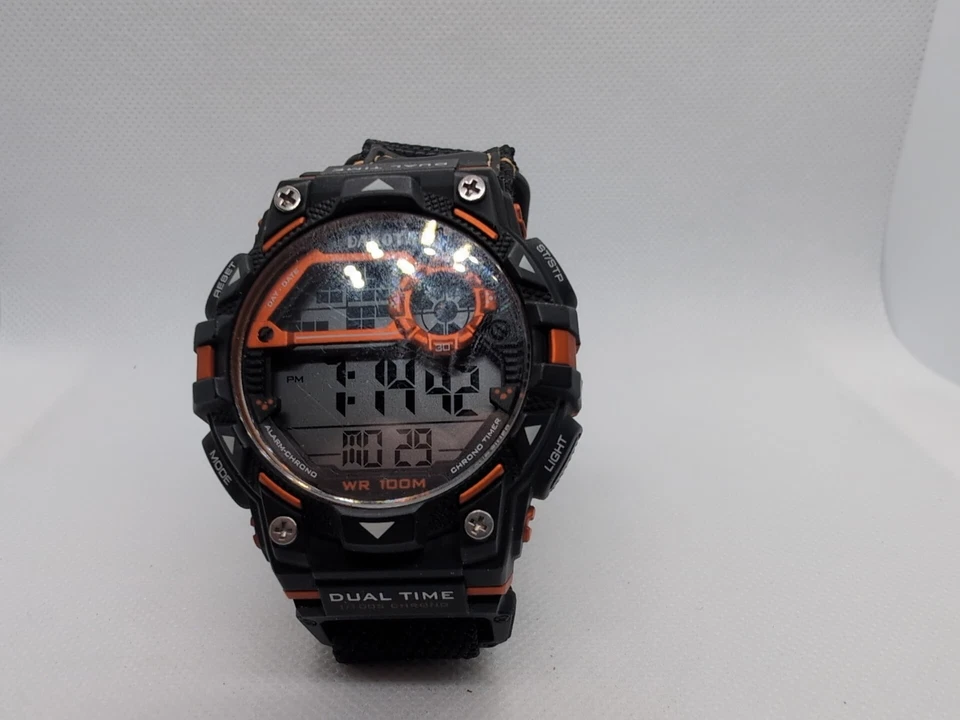 Reloj Dakota Doble Zona Horaria Acero Inoxidable 350 Pies Resistente al Agua Para Hombre Foto 1 de 4