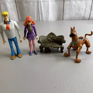 LOT OF 3 SCOOBY DOO FIGURES FRED Daphne SCOOBY Couch Character Options Charter - Picture 1 of 15