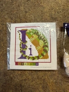 Elizabeth Bradley Animal Alphabet - "I" Iguana - Picture 1 of 3