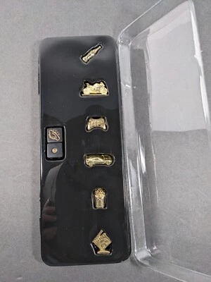 МОНОПОЛЬНАЯ ИМПЕРИЯ 2013 ЗОЛОТИСТЫЙ ЖЕТОНЫ-6 С КУБИКАМИ ЗАПАСНЫЕ ЧАСТИ ПОДЕРЖАННЫЕ - Изображение 1 из 4